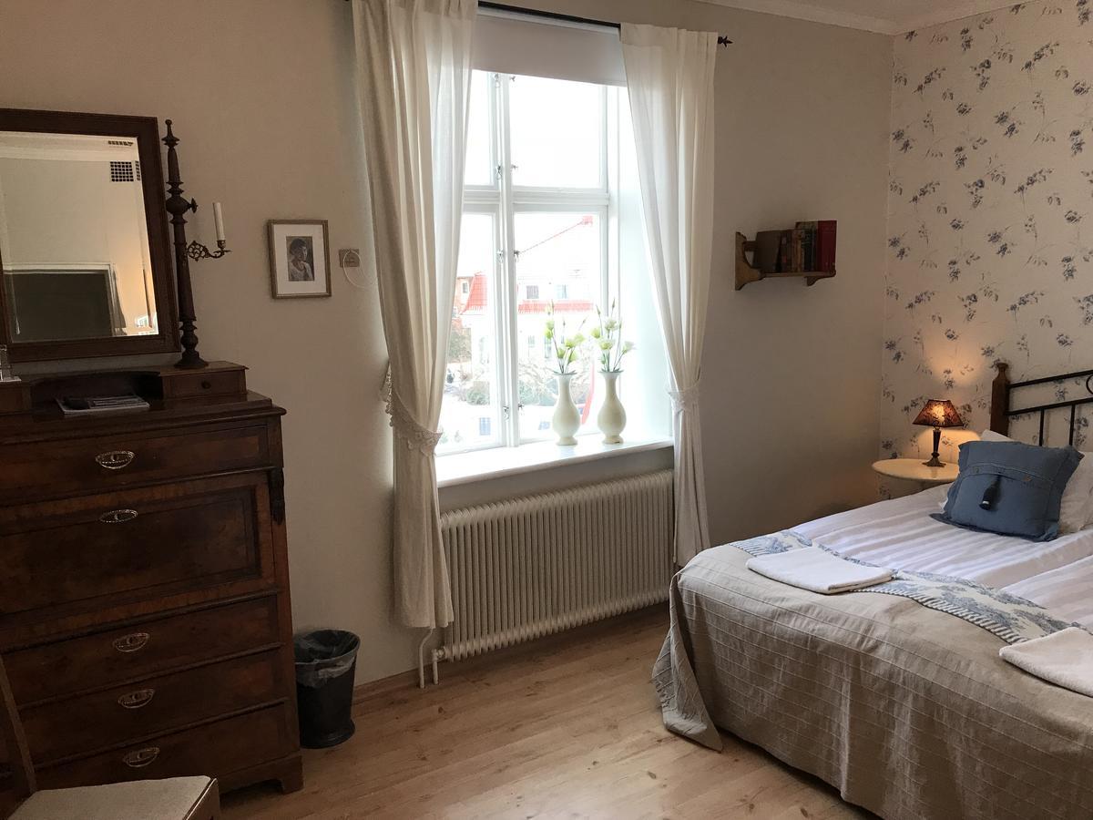 Habitación Doble con ducha y aseo compartidos
