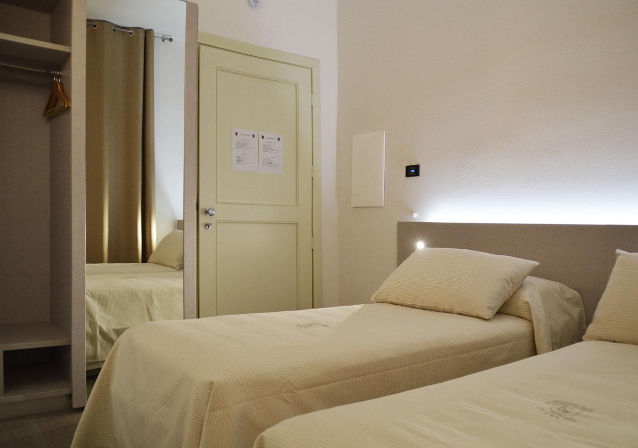 Quarto Econômico com Cama de Casal ou 2 de Solteiro