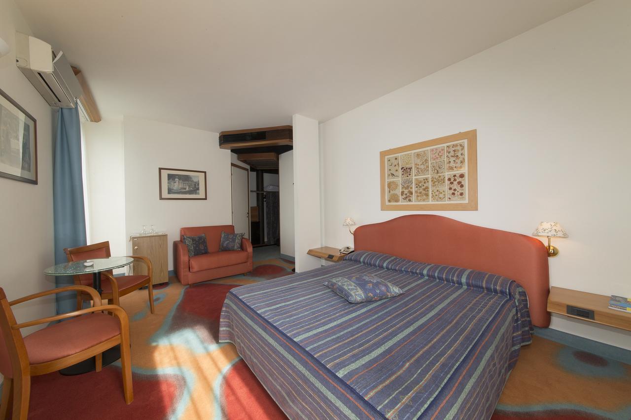 Superior Double or Twin Room Lake View