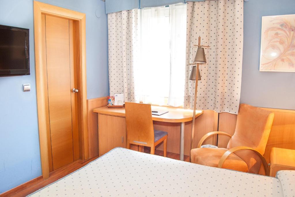 Quarto com 2 Camas de Solteiro