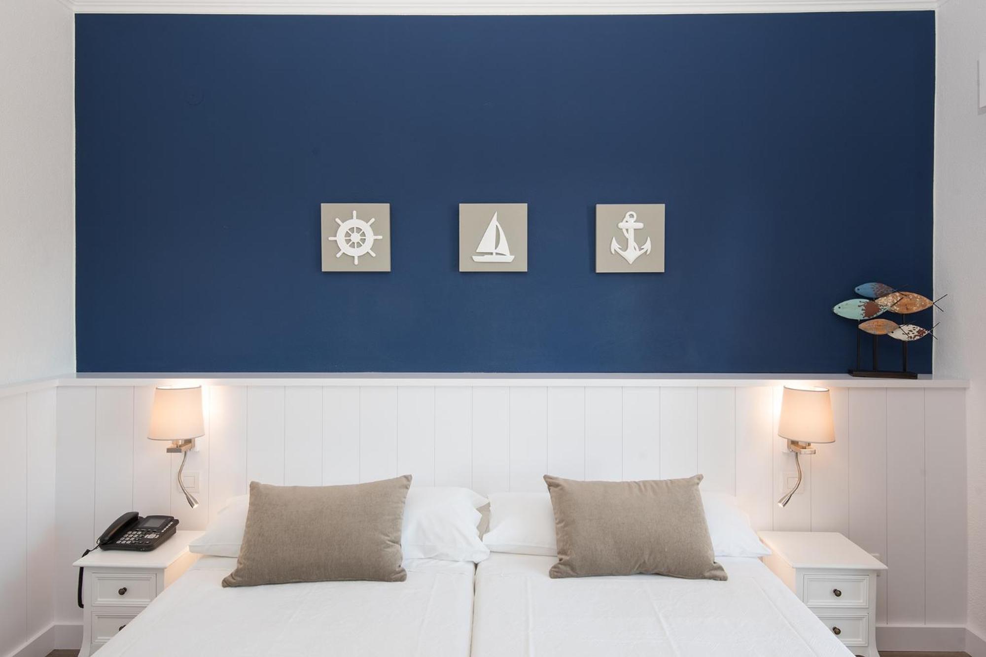 Deluxe Double Room with Balcony and Sea View