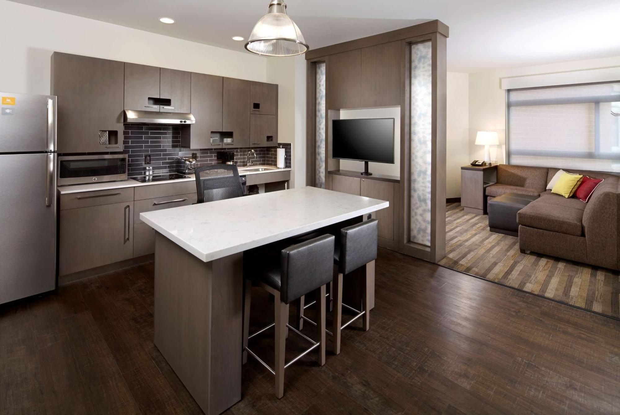 One-Bedroom King Suite Kitchen Sofa Bed,685839987:JPEG
