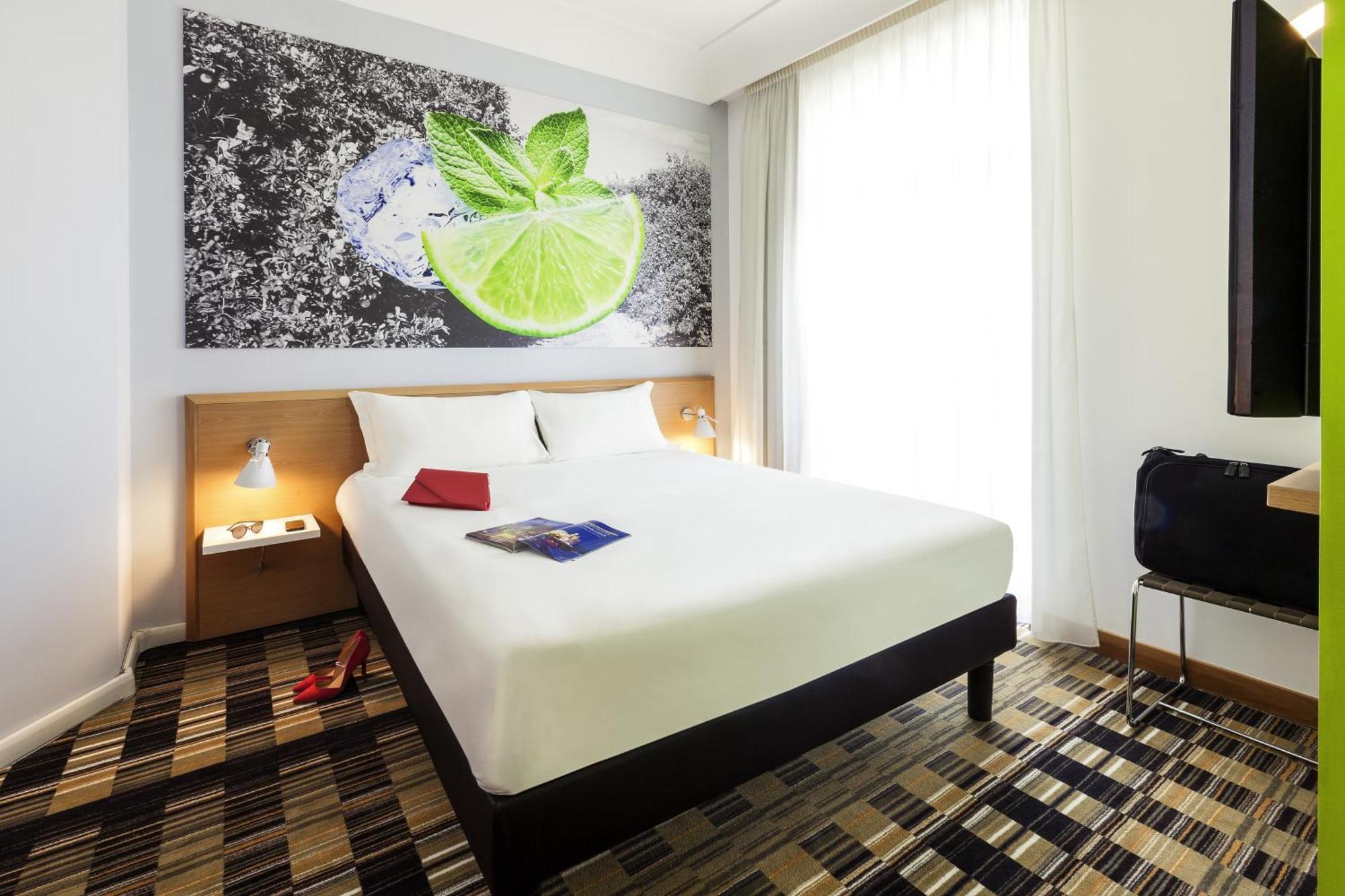 Standard Room with One Double Bed and One Single Bed
