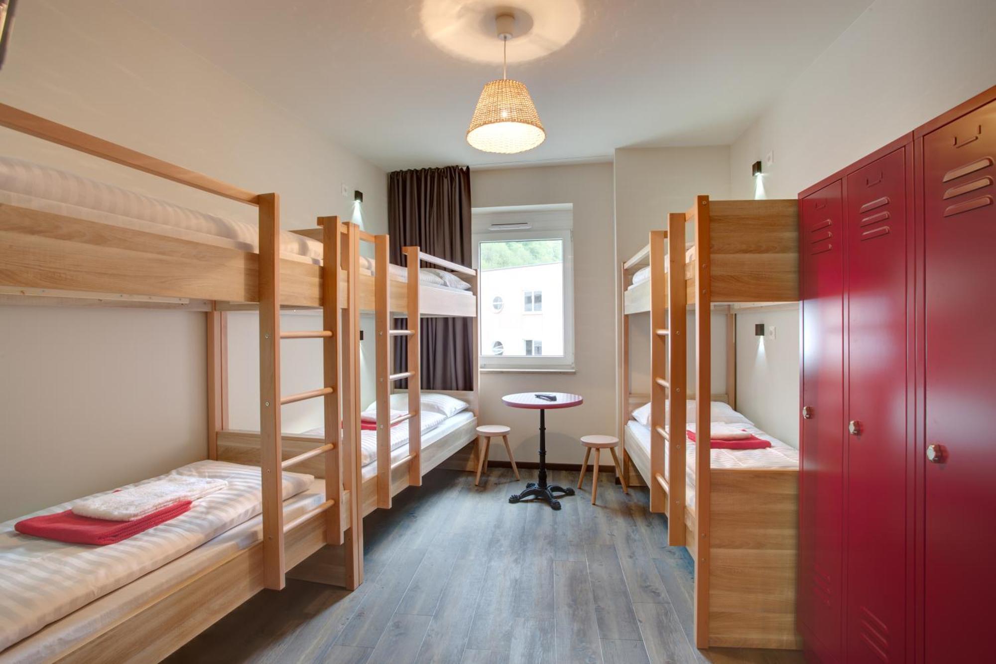 Bed 6-Bed Mixed Dormitory Room,699809527:JPEG