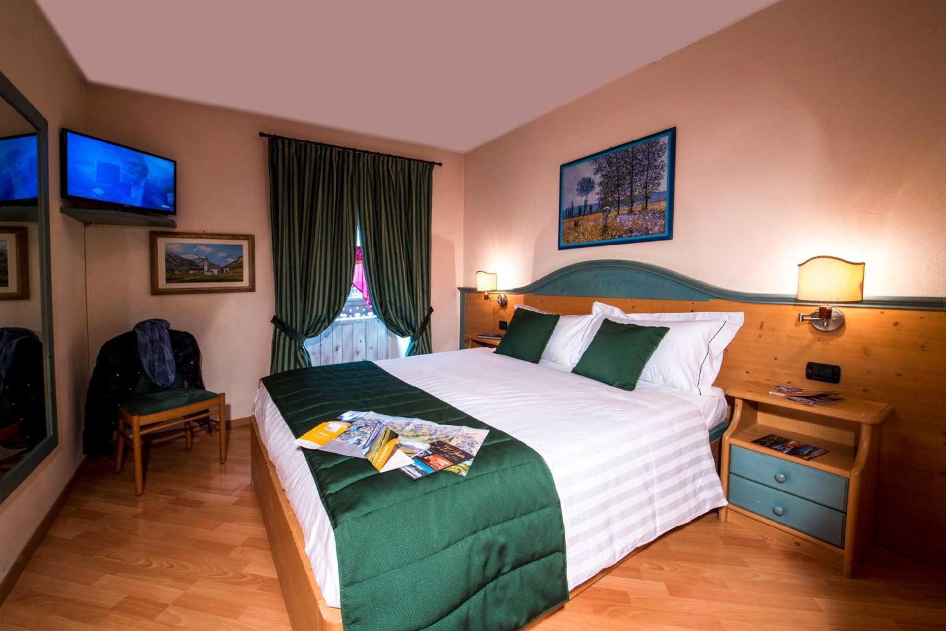 Comfort Quadruple Room,702462991:JPEG