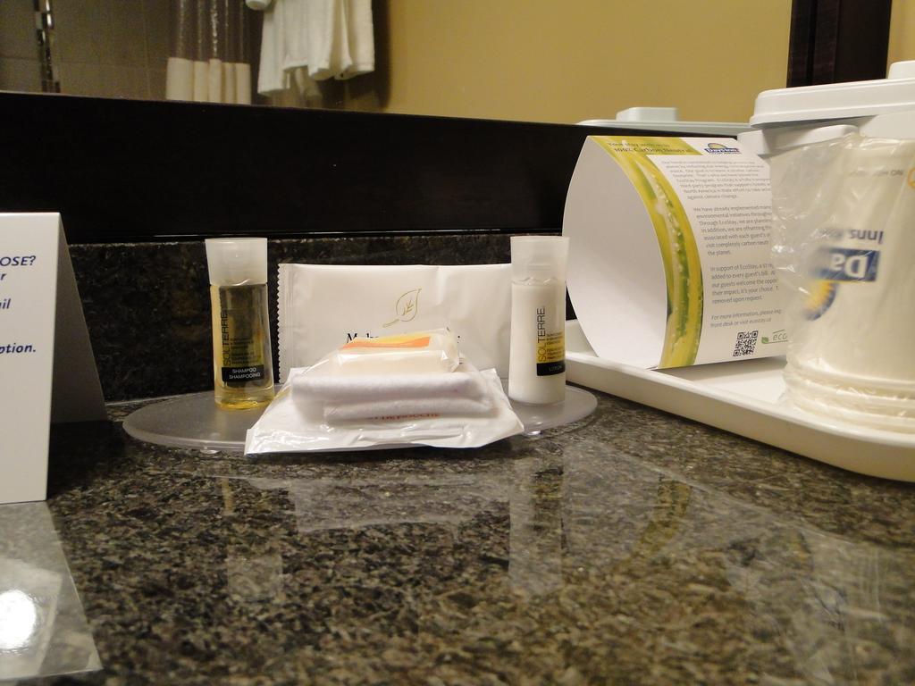 Double Queen Room with Shower - Non-Smoking