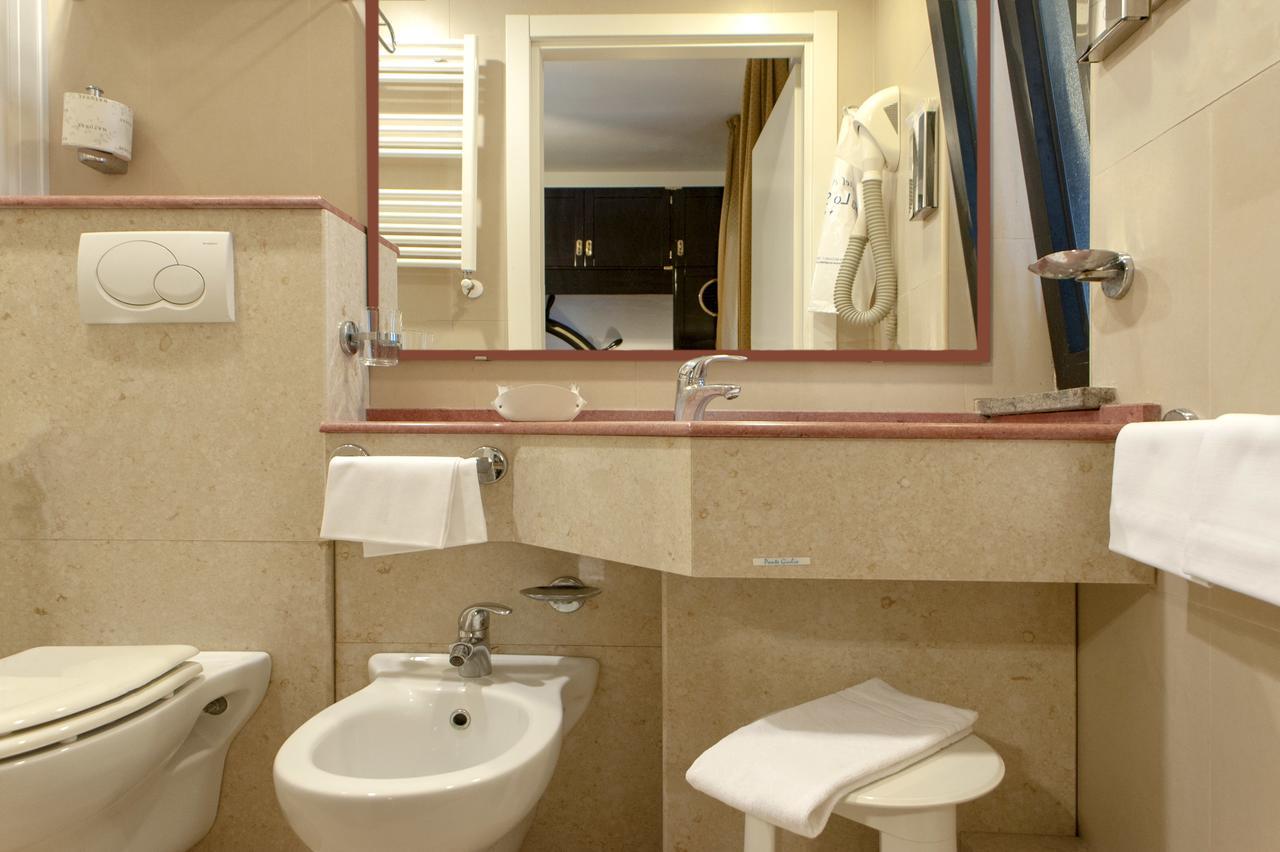 Double Room with Balcony and Garden View,719112223:JPEG