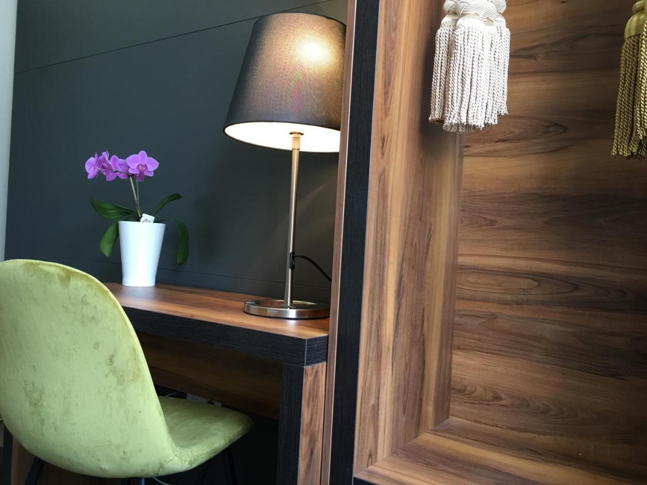 Single Room,786089475:JPEG