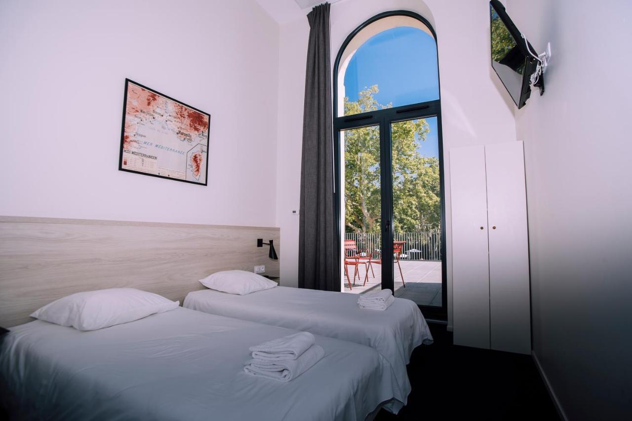 Tweepersoonskamer met 2 Aparte Bedden en Eigen Badkamer
