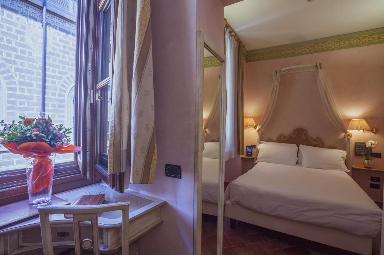 Small Double Room,749293574:JPEG