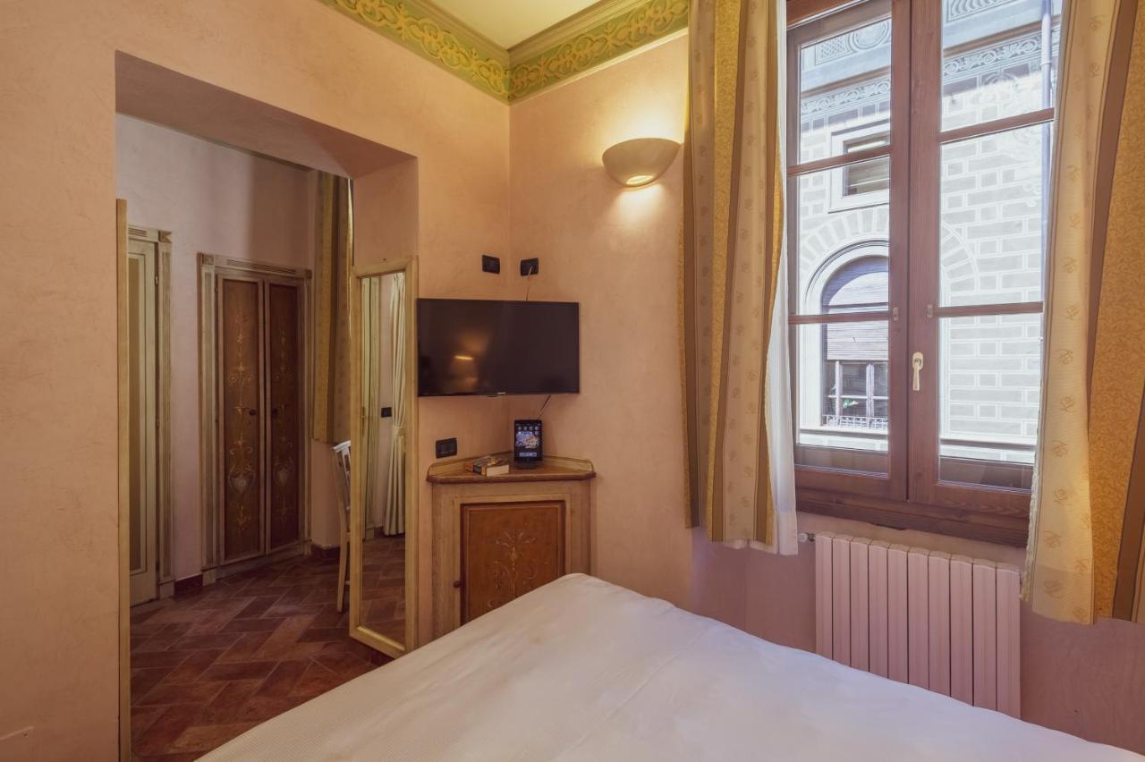Small Double Room,749293451:JPEG