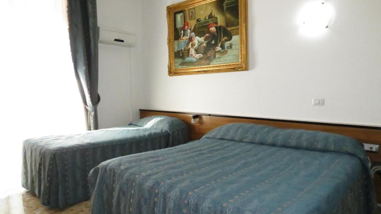 Triple Room,752794526:JPEG