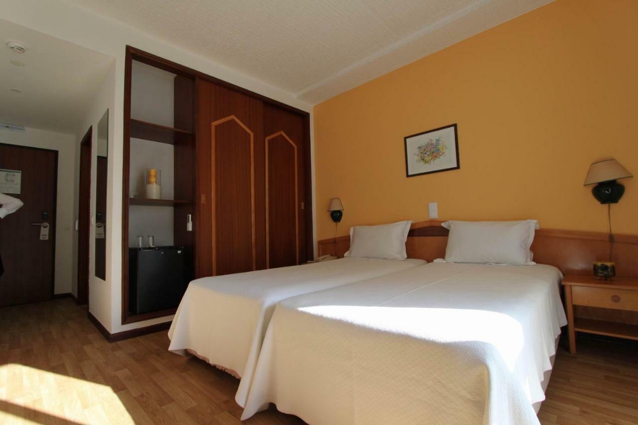 Twin Room with Partial Sea View,779264964:JPEG