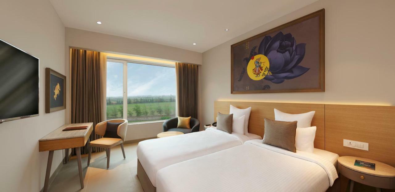 Luxe Queen Room