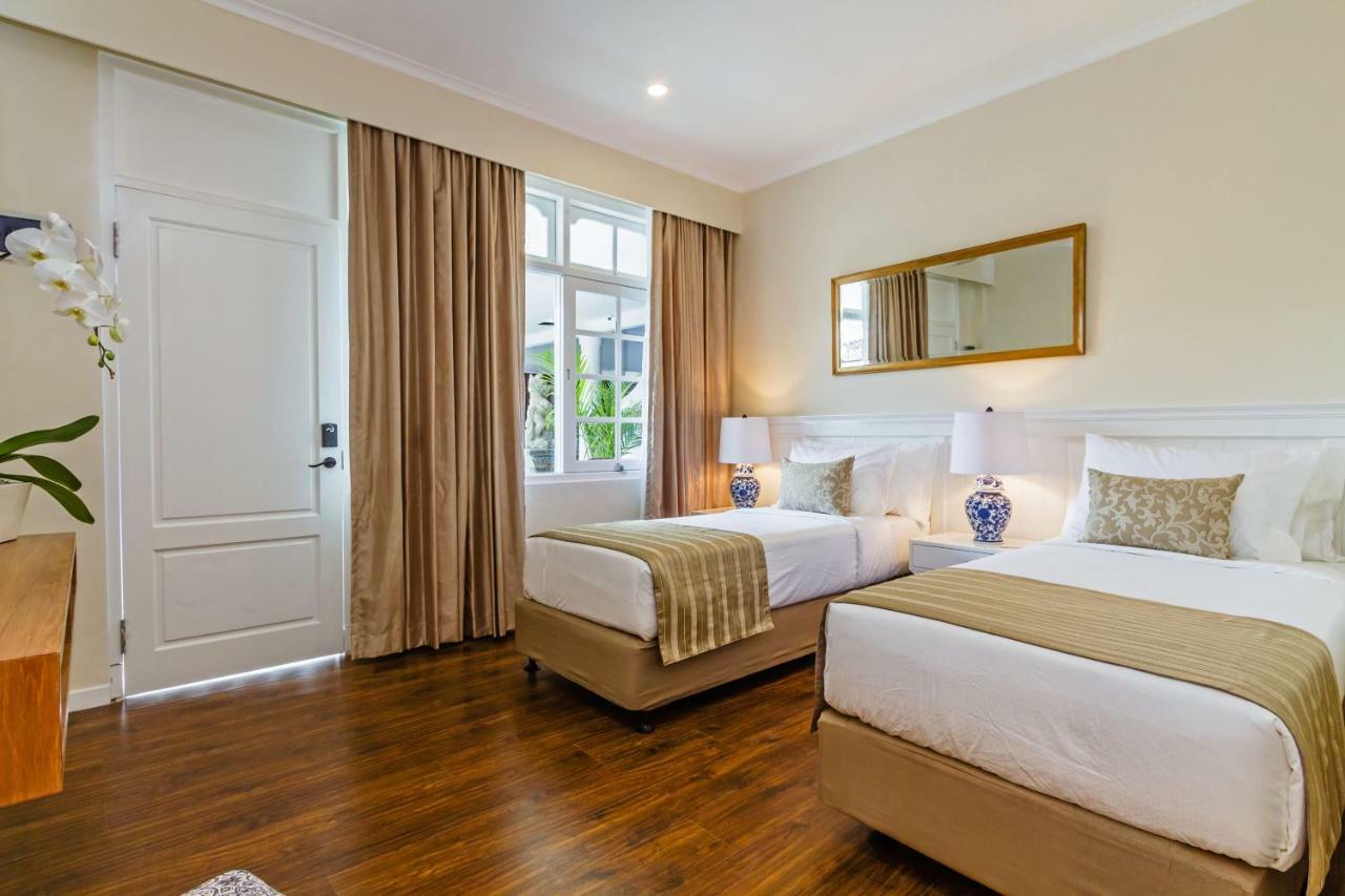 Deluxe Tweepersoonskamer met 1 of 2 Bedden en Uitzicht op het Zwembad