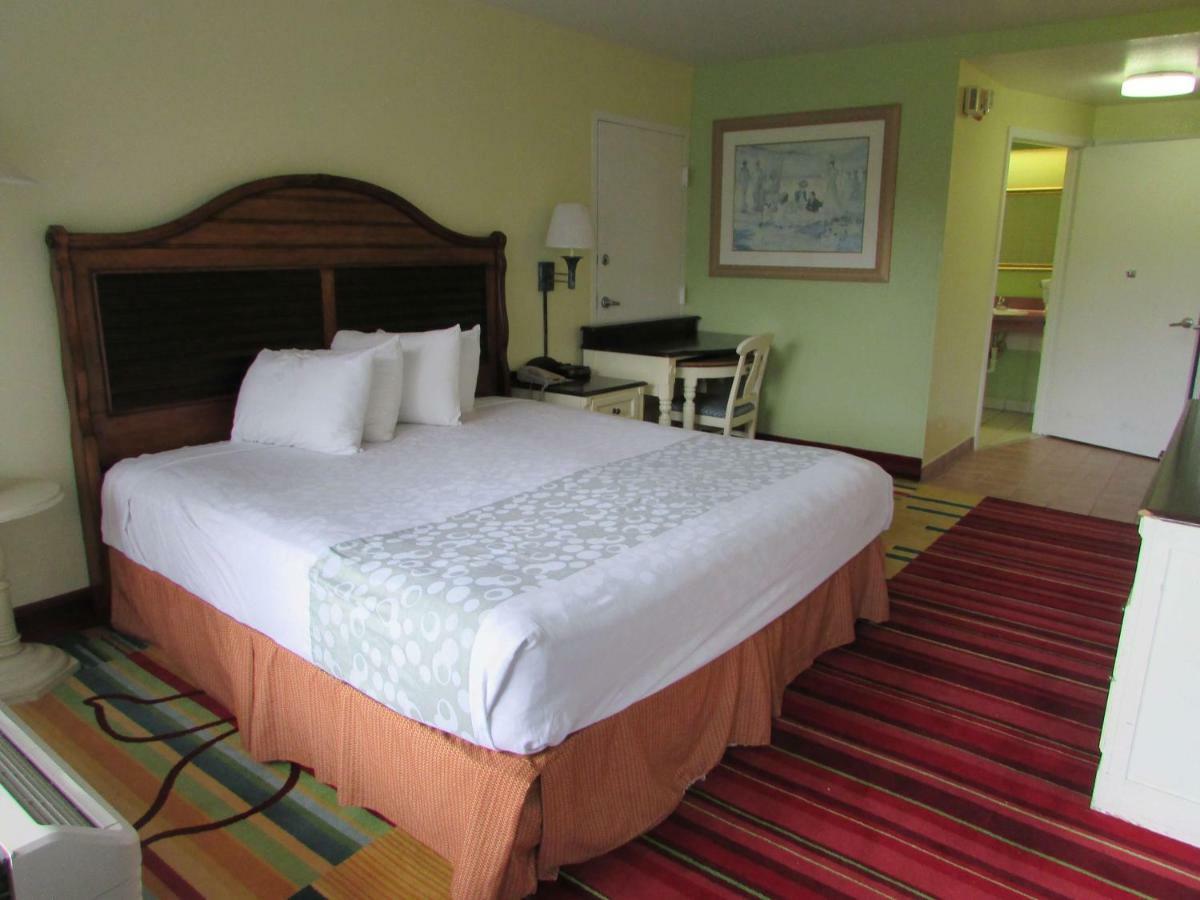 Quarto Standard com 1 Cama de Casal - Acesso para Hóspedes com Mobilidade Reduzida e Banheira
