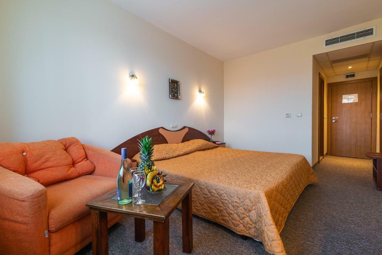 Double or Twin Room,815862503:JPEG