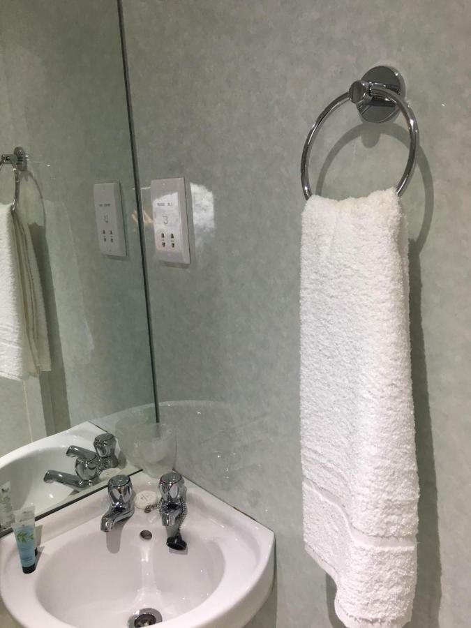 Single Room Private Bathroom,819521177:JPEG