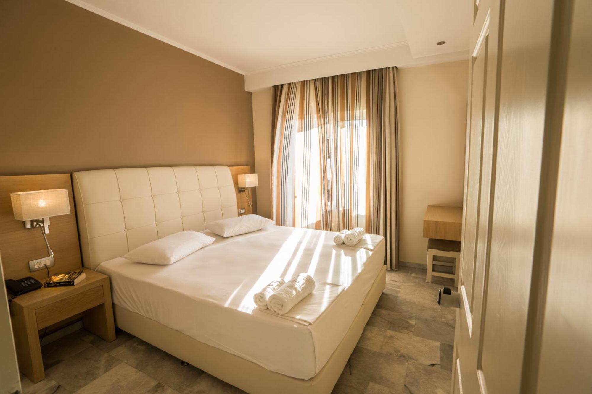 One-Bedroom Apartment with Sea View