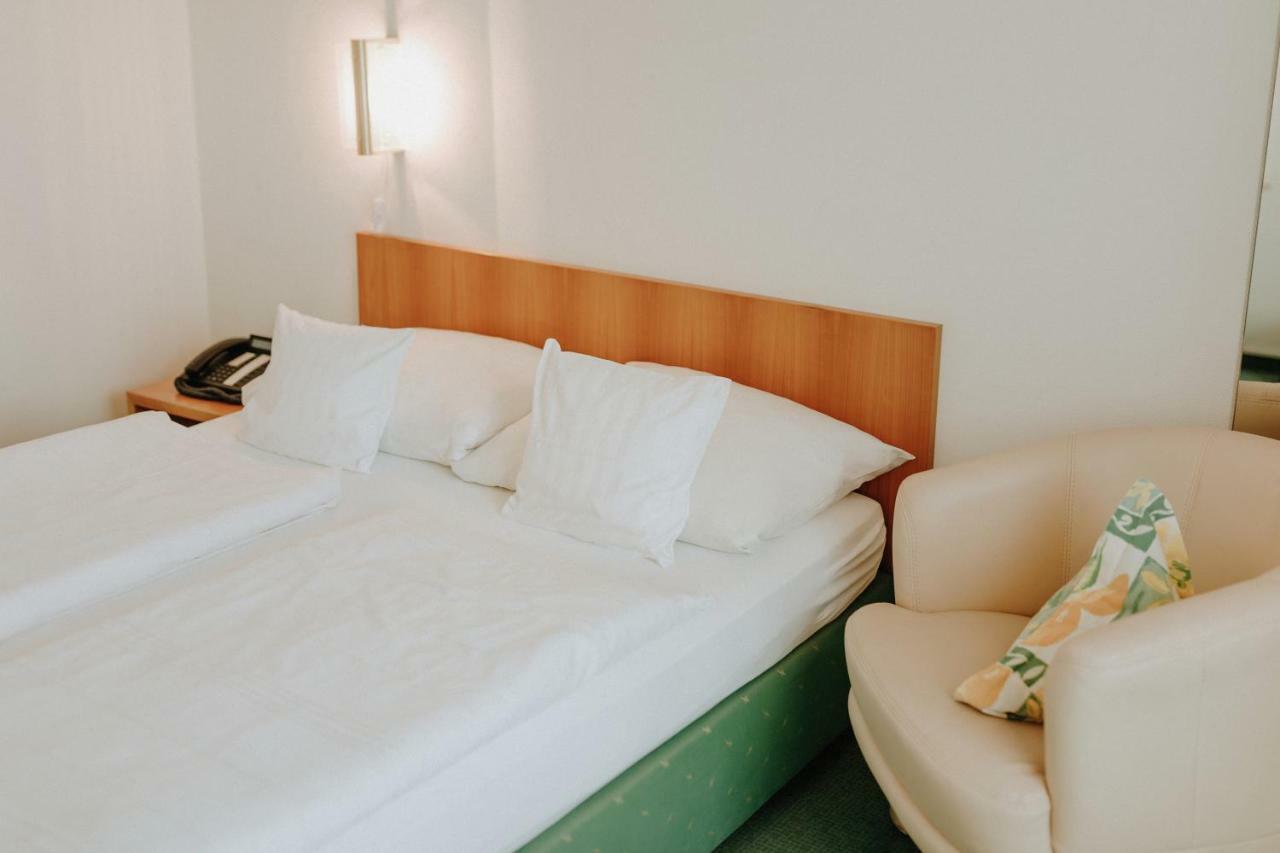 Standard Room Queen Size Bed,830942219:JPEG