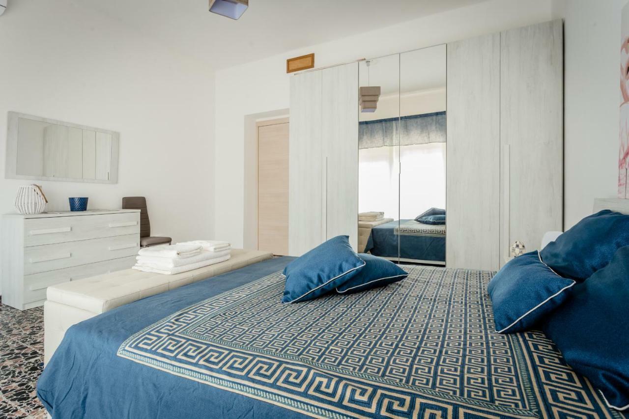 Double Room with Private External Bathroom,883872874:JPEG