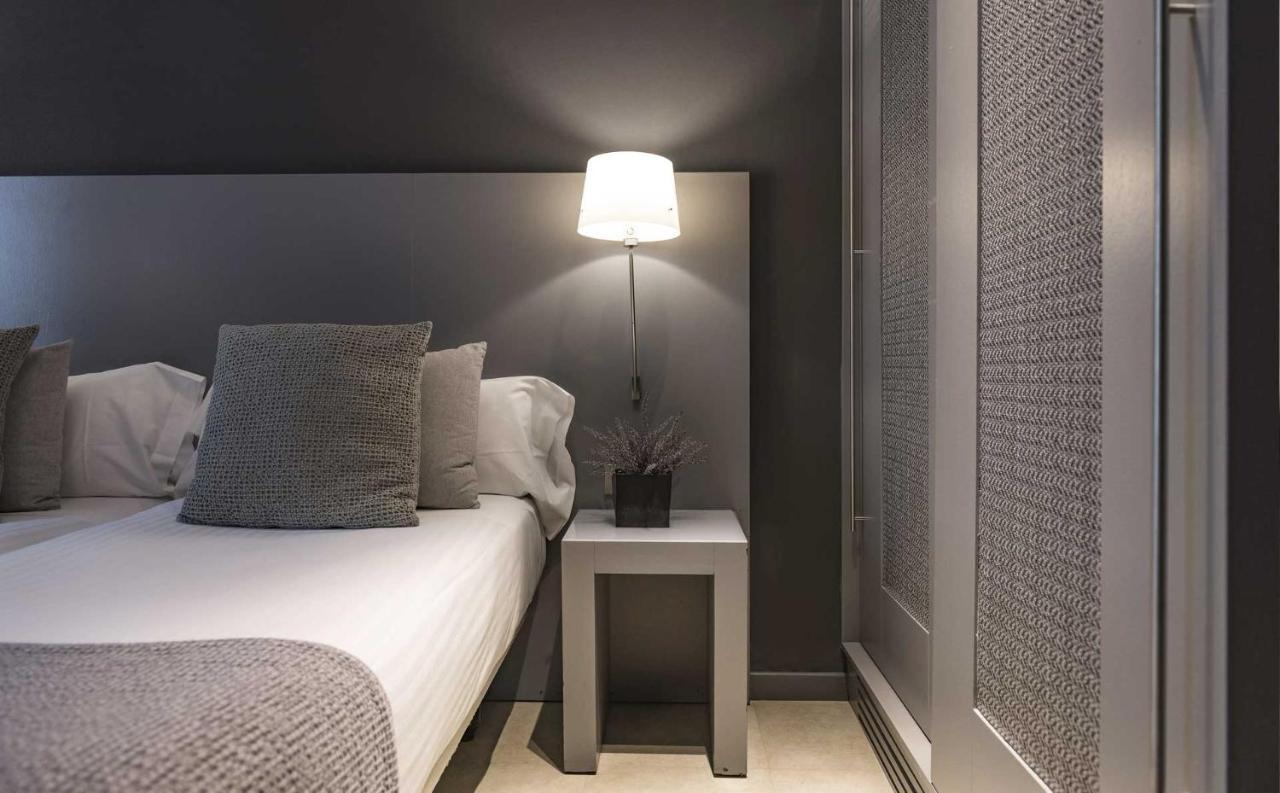 Quarto Clássico com Cama de Casal ou 2 de Solteiro e Vista da Cidade