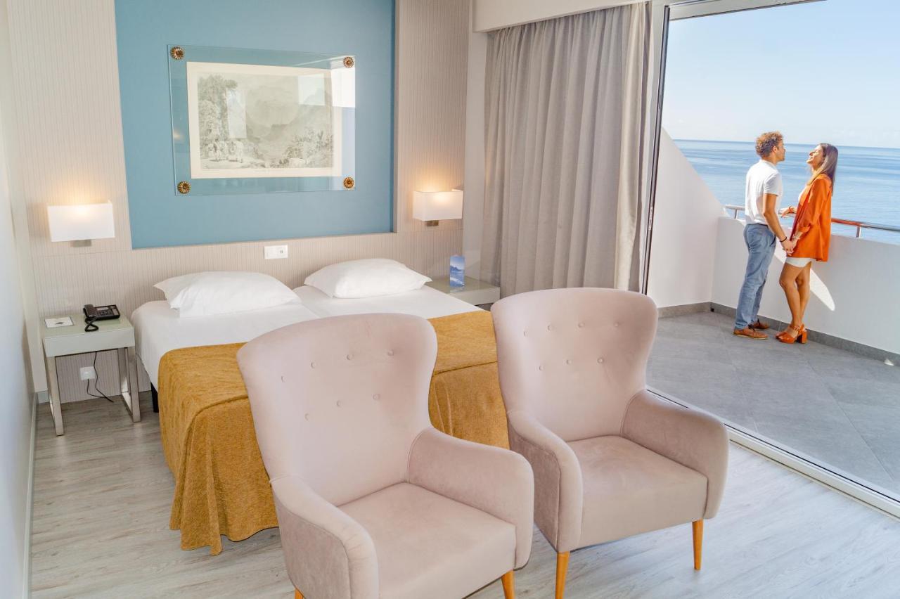 Deluxe Tweepersoonskamer met 1 of 2 Aparte Bedden en Uitzicht op de Oceaan