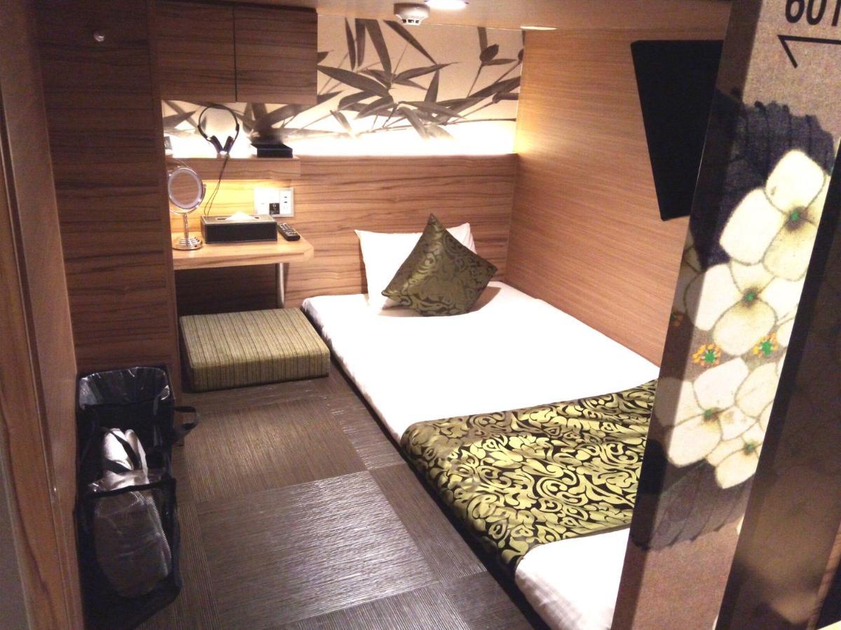 Capsule Room Male Only