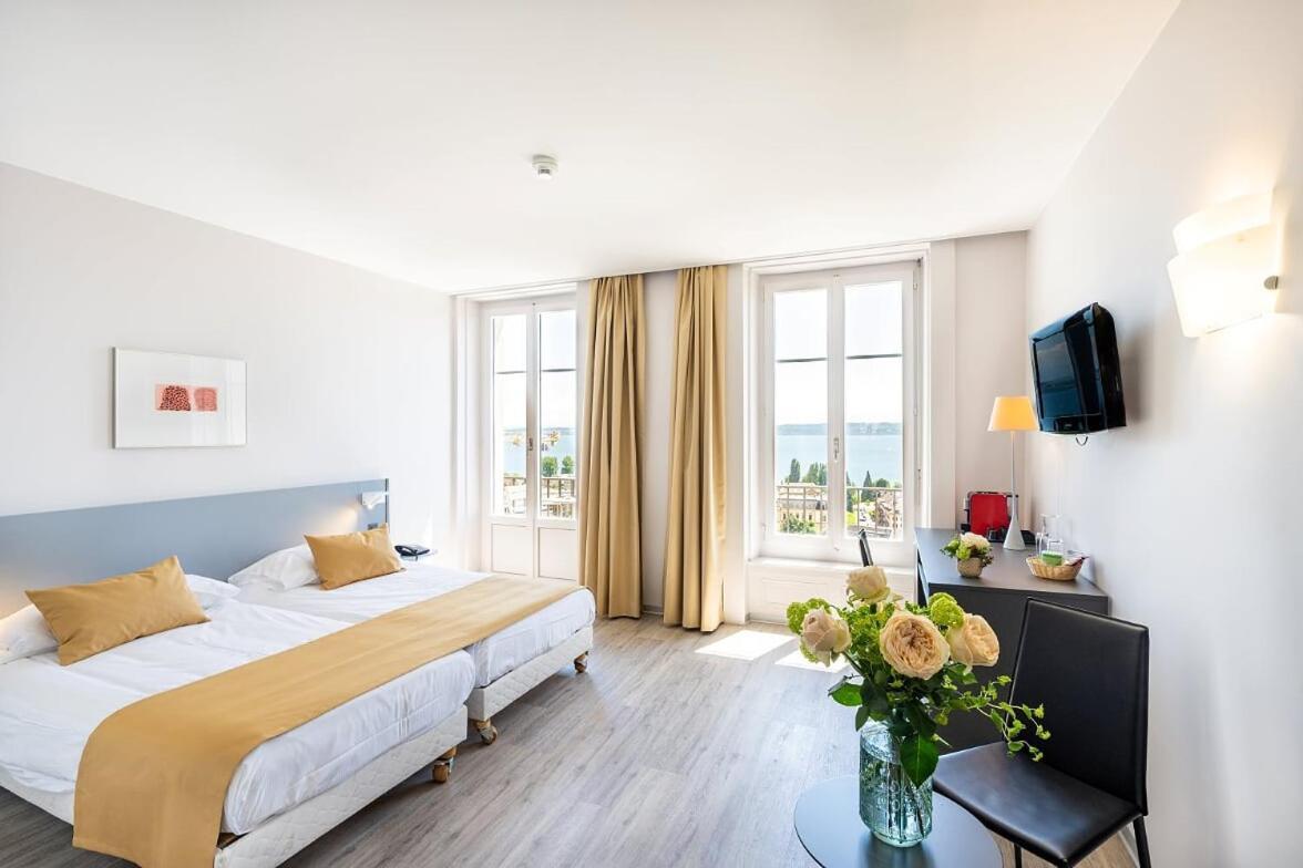 Twin Room with Balcony and Lake View