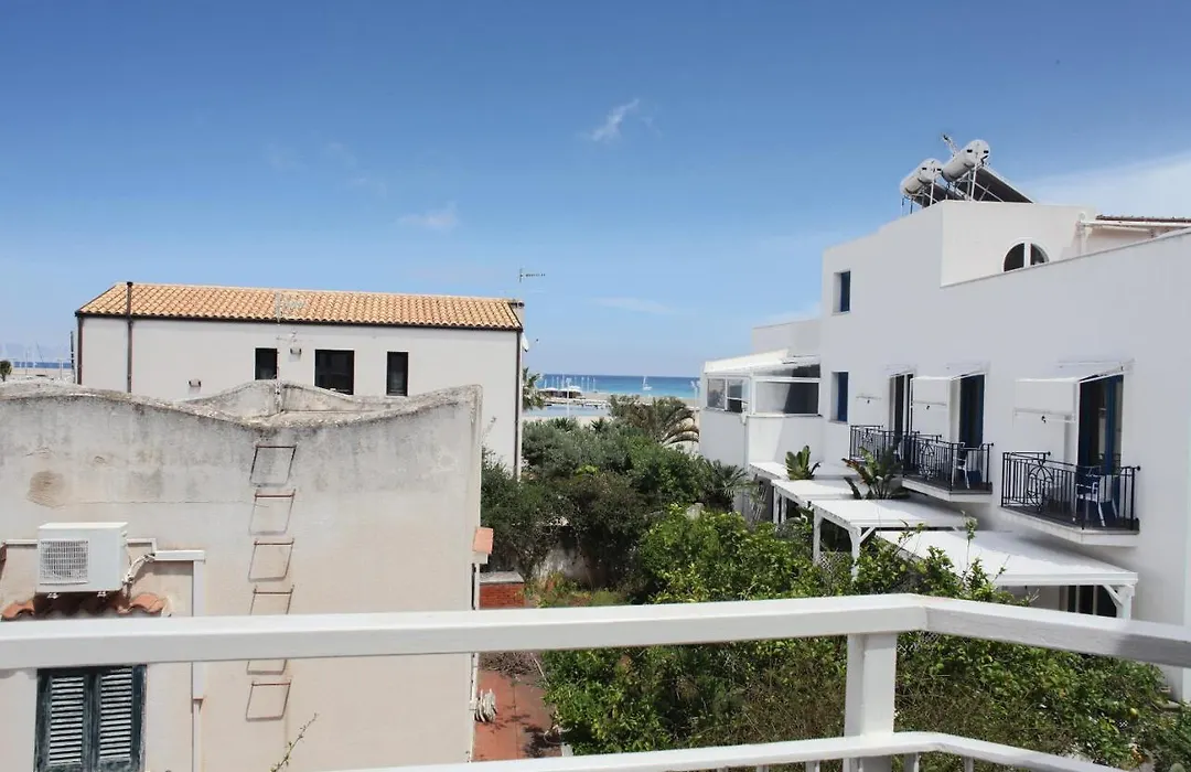 BeachSide Rooms&Suites-1