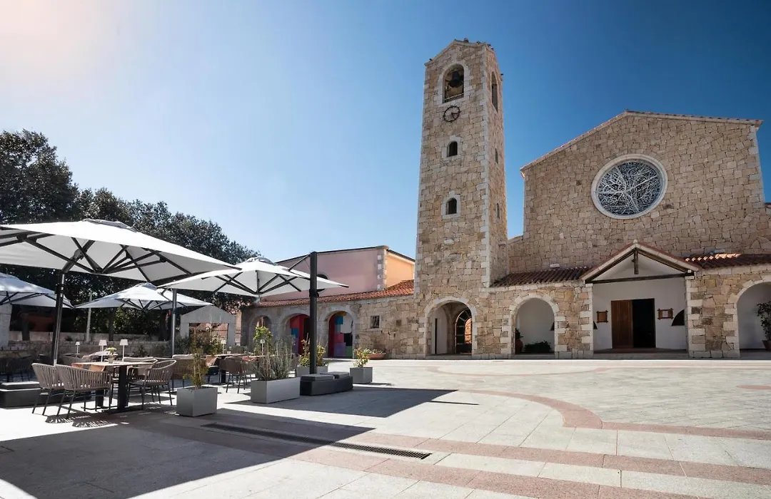The Square Cannigione-1