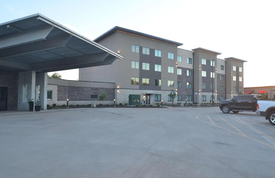 Best Western Plus Okotoks Inn & Suites-1