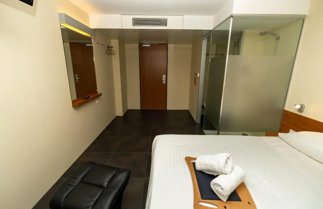 Hotel Duesseldorfer Hof-1