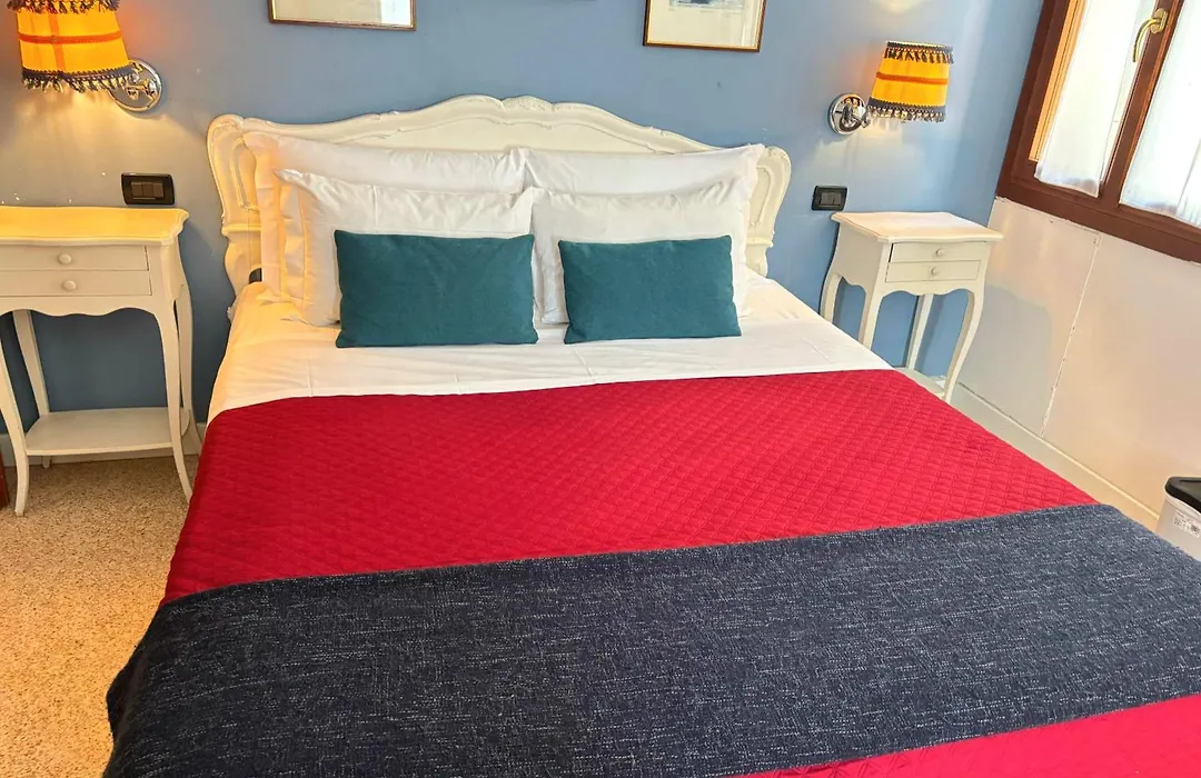 V Nice Rooms-1
