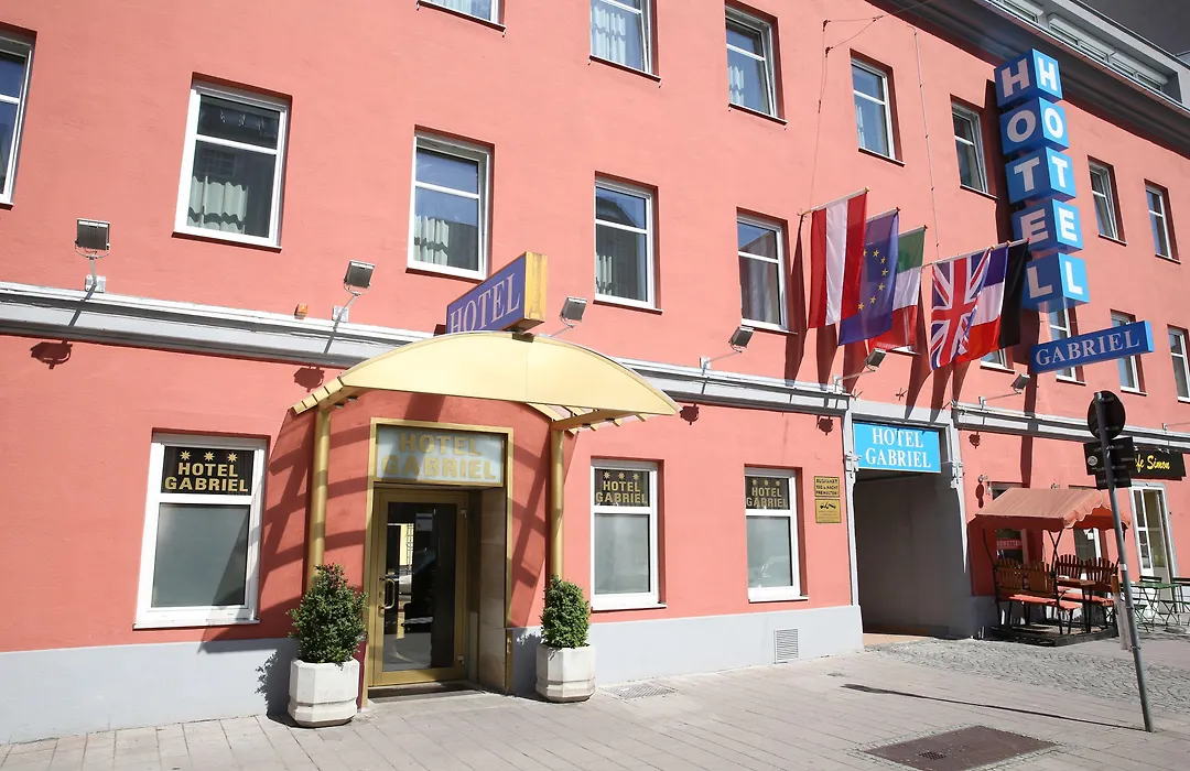 Garten- Und Kunsthotel Gabriel City-1