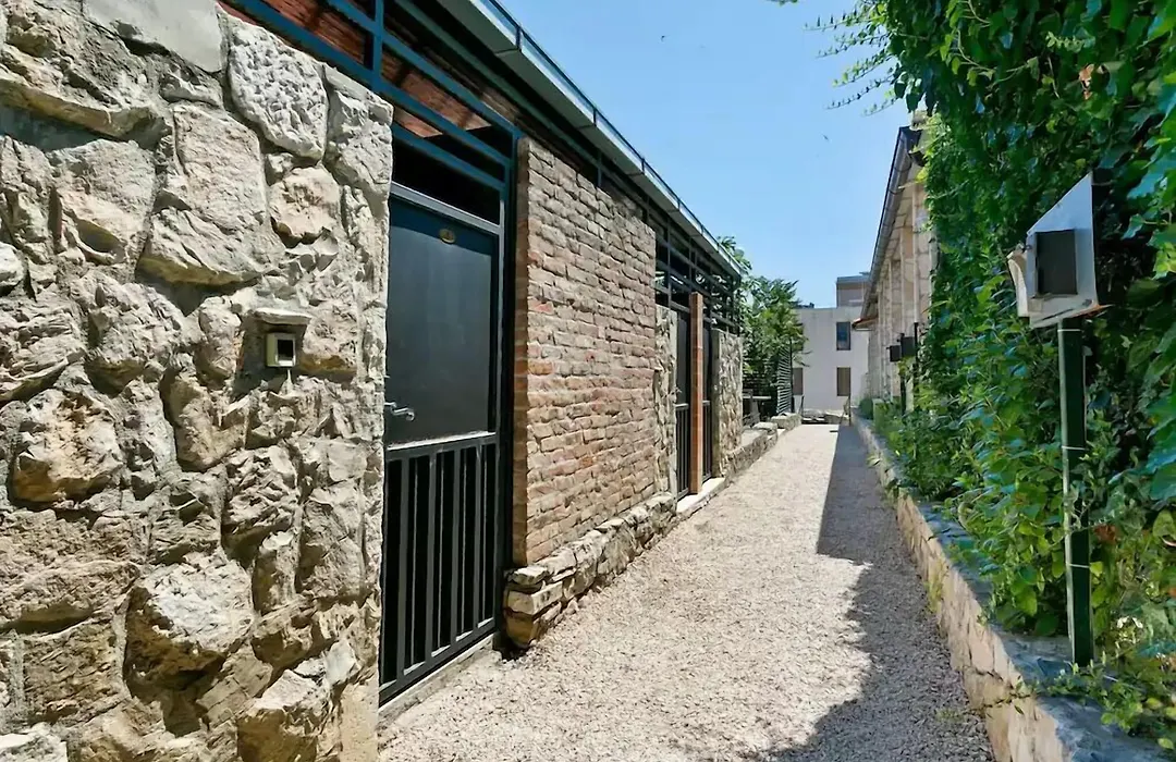 Garden Apartment Hotel-1