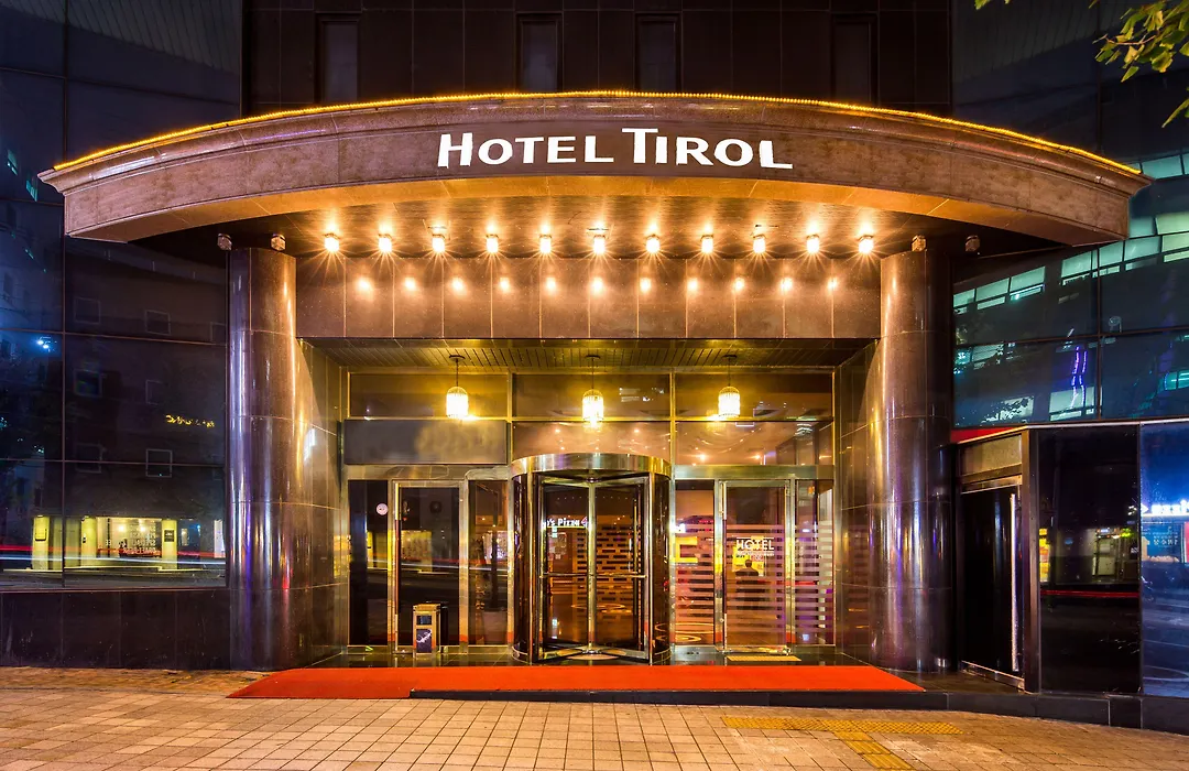Hotel Tirol-1