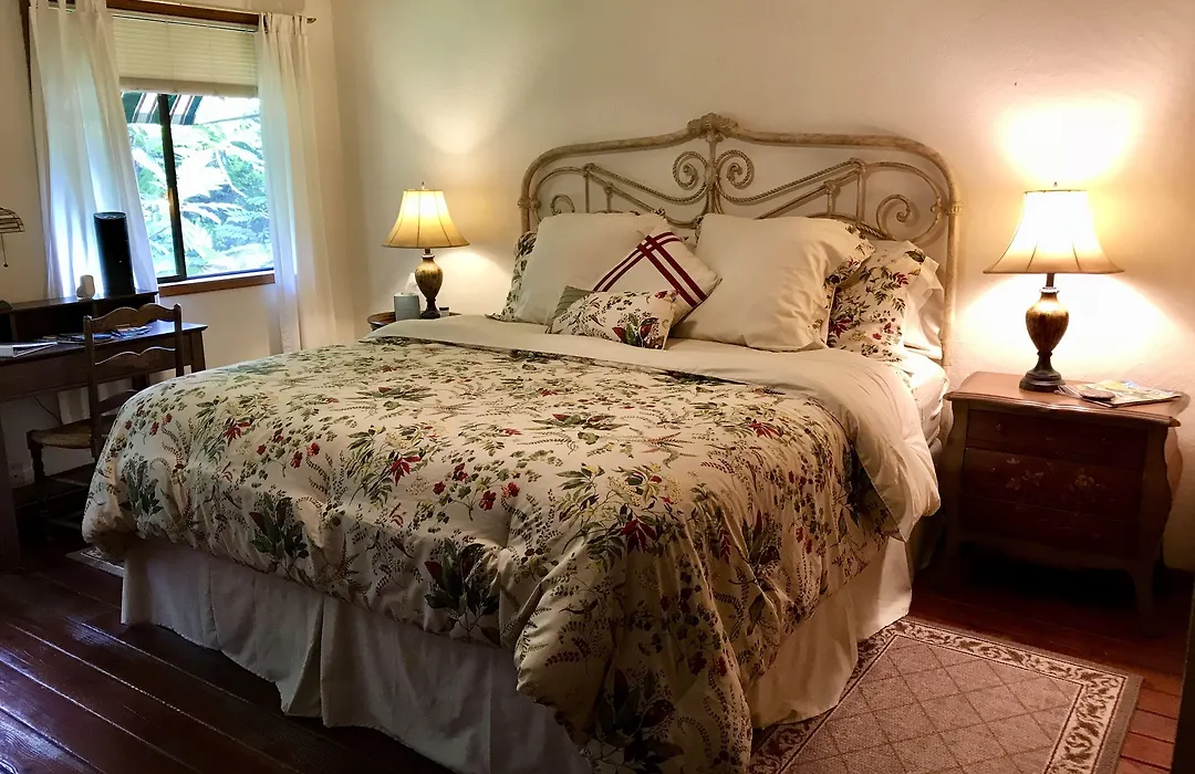 Hale Maluhia Country Inn-1