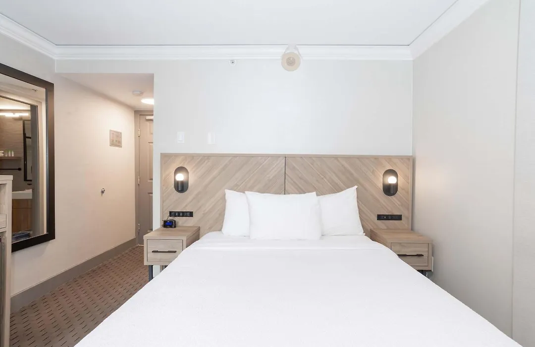 Sandman Signature Vancouver Downtown Hotel-1