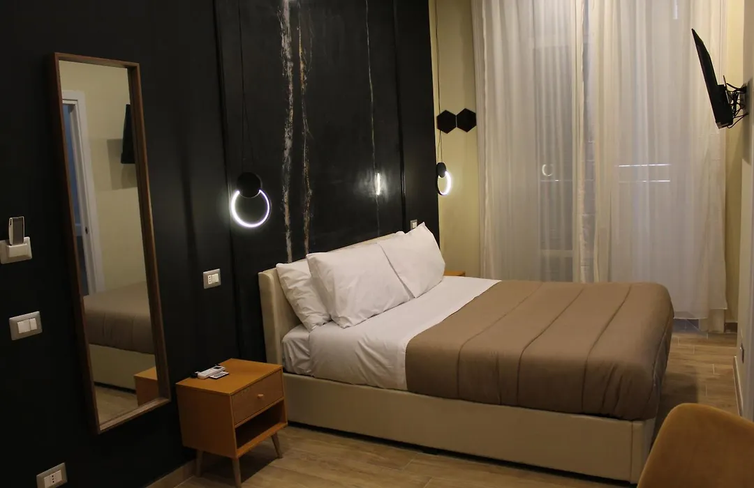 BlackWoody Contemporary Rooms - Napoli Centro Storico Via Toledo-1