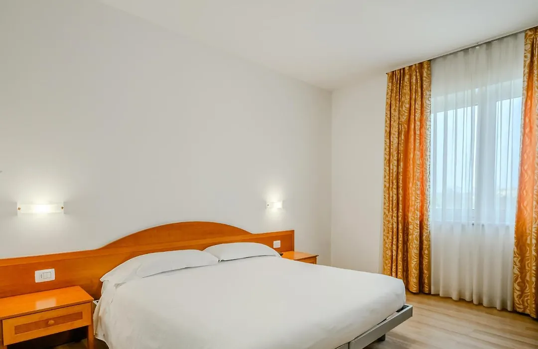 Hotel Nuova Barcaccia-1
