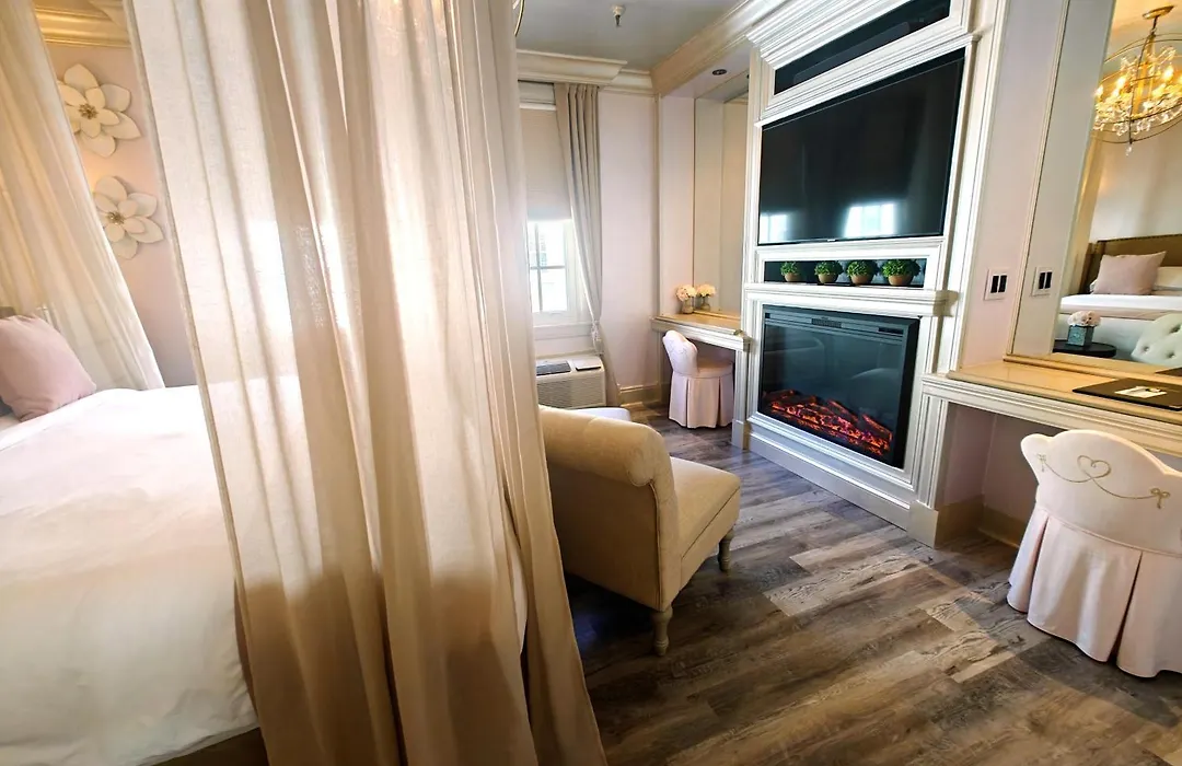 Hemingway Suites At Palm Beach Hotel Island-1