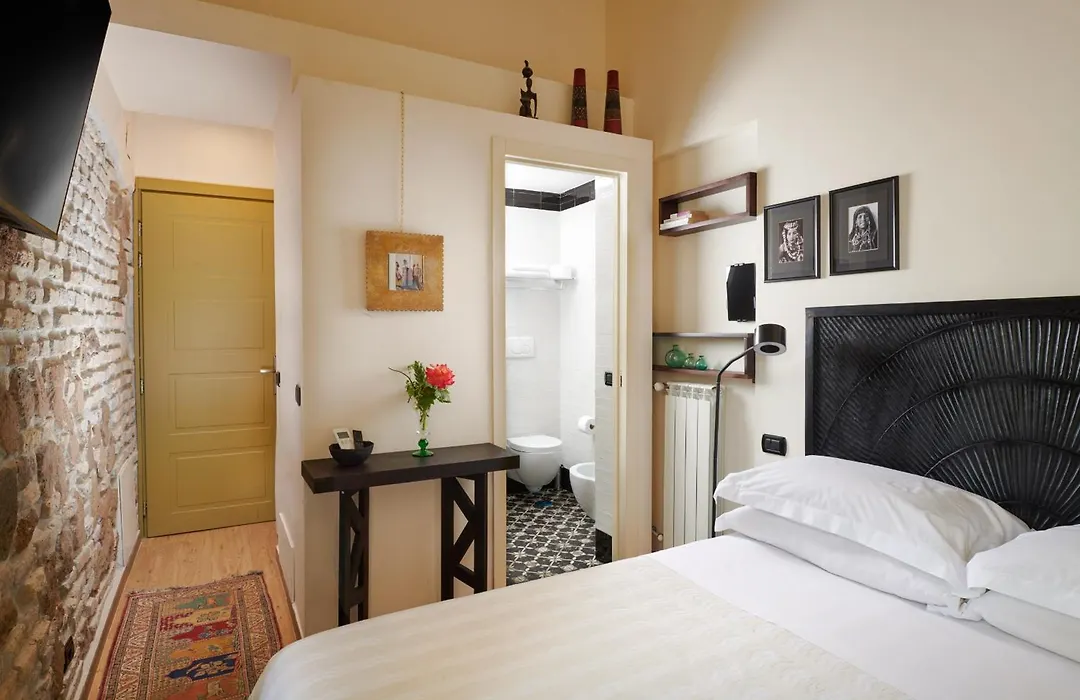 Palm Gallery Hotel-1