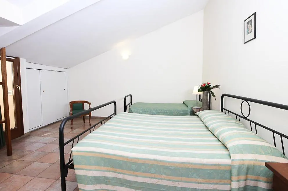 Casa Di Santa Francesca Romana a Ponte Rotto-1