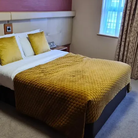 The Farnham Arms Hotel-2
