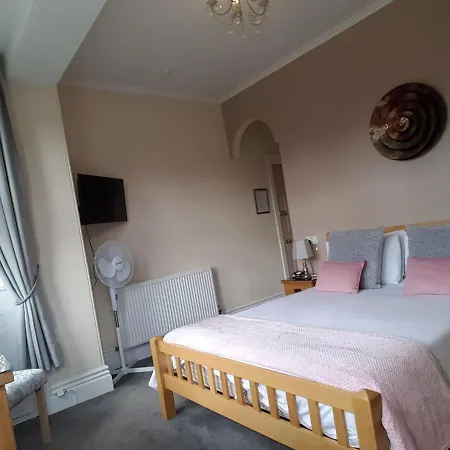 Kingsholm Guest House-3