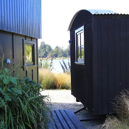 The Bird Hide - Rustic Luxury By The Water-2