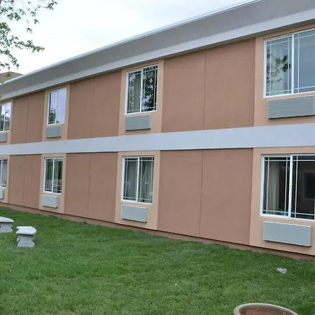 Aashram Hotel By Niagara River-2