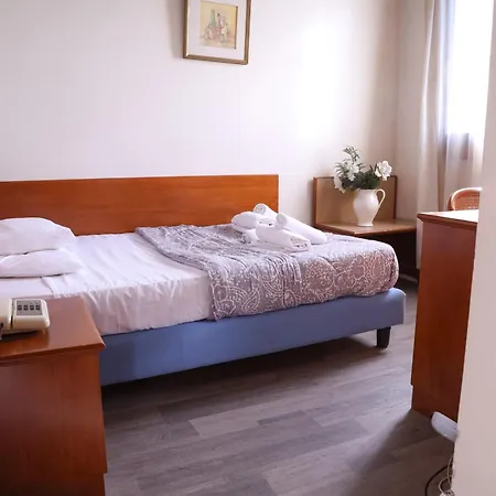 Hotel Villa Sara With Pool And Parking Near Venice-3