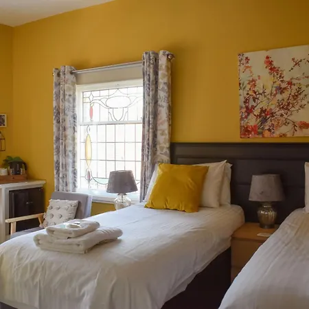 Grosvenor Place Guest House-3